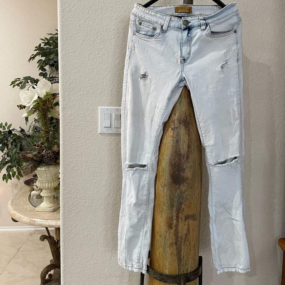 Platform 100 Brand Sky Blue Distressed Straight Leg  Trendy Jeans Men’s SZ 32x32